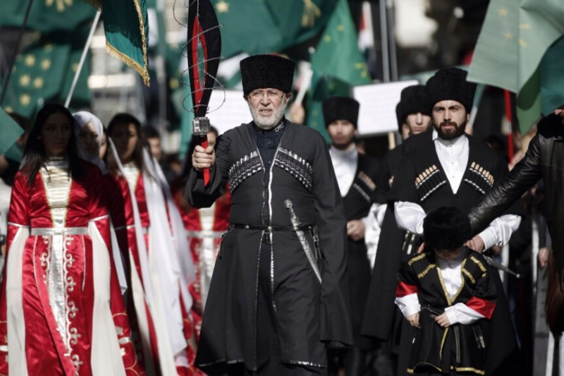 Ненужные соотечественники: Россия отказалась принять черкесов из Турции и Сирии