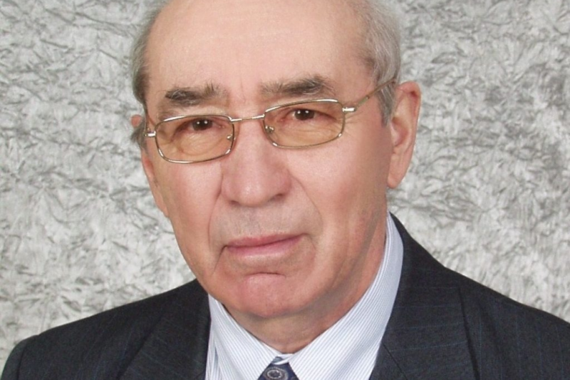 ЗА ФАСАДНЫМ ЛОСКОМ