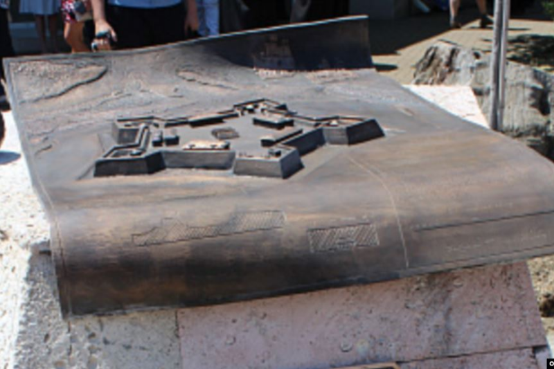 Три новых персонажа старого спектакля…