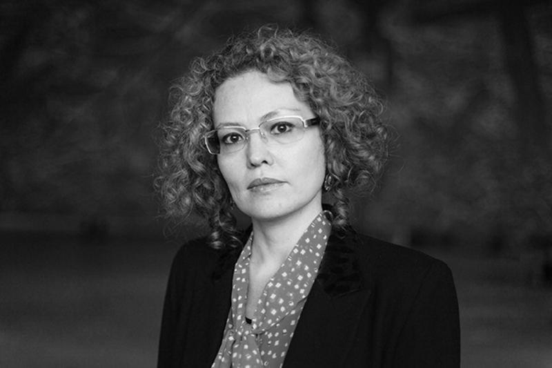 Мадина ТЛОСТАНОВА: Риторика тех, кто требует сохранения памятников военным преступникам и колонизаторам, а тем более строительства новых, основана на грубом упрощении и искажении, на санкционированном невежестве.