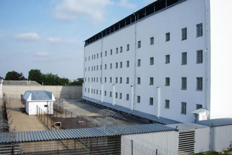 В нальчикском СИЗО началась массовая голодовка, десятки заключенных вскрыли вены..